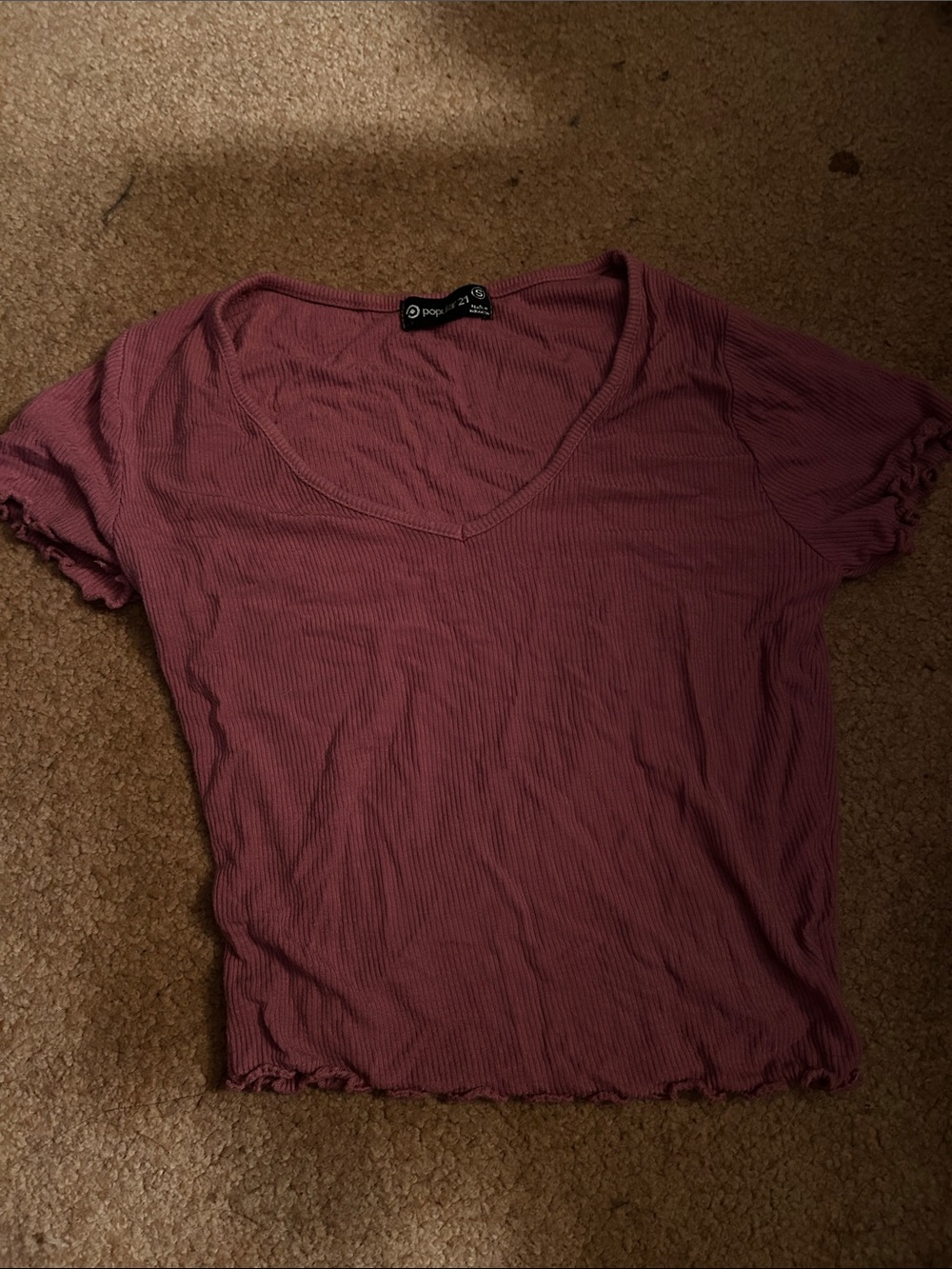 Ribbed V-Neck Lettuce-Edge Crop Top in Mauve Pink